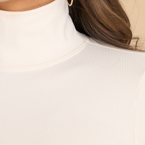 💐Spanx Suit Yourself Parchment Ribbed Turtleneck Bodysuit Spanx - Thong - Picture 2 of 4